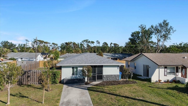 view of front of home featuring a front lawn