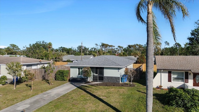 ranch-style home featuring a front lawn