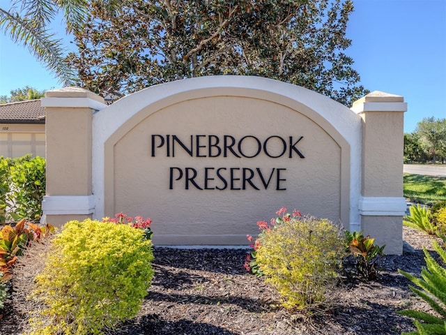 view of community / neighborhood sign