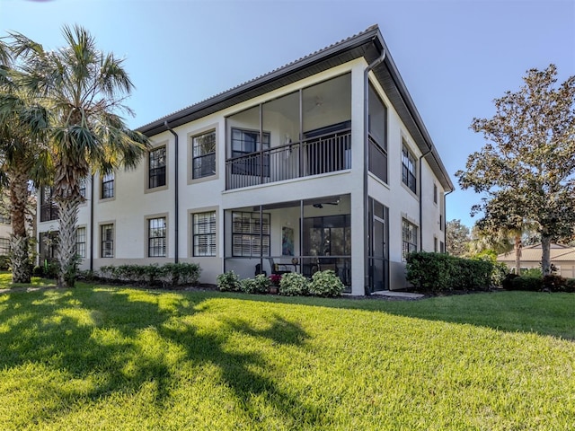 view of front facade with a front lawn