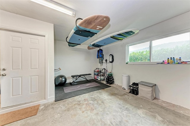 exercise room featuring a mountain view