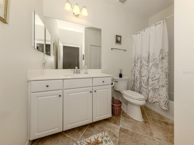 full bathroom with shower / bath combination with curtain, vanity, and toilet