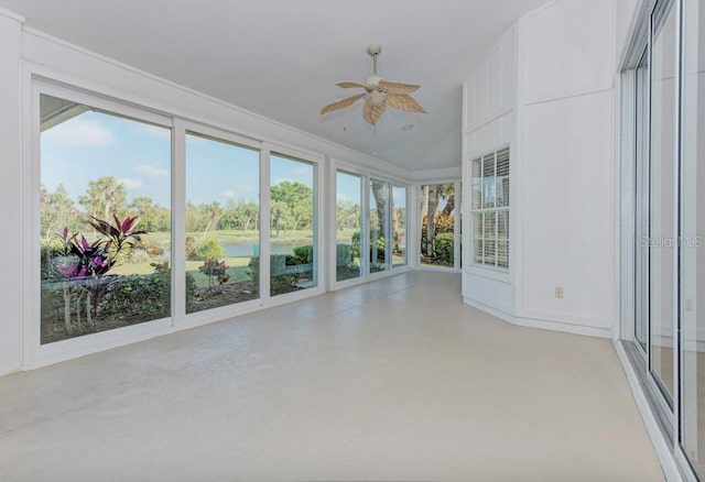 unfurnished sunroom with a wealth of natural light and ceiling fan