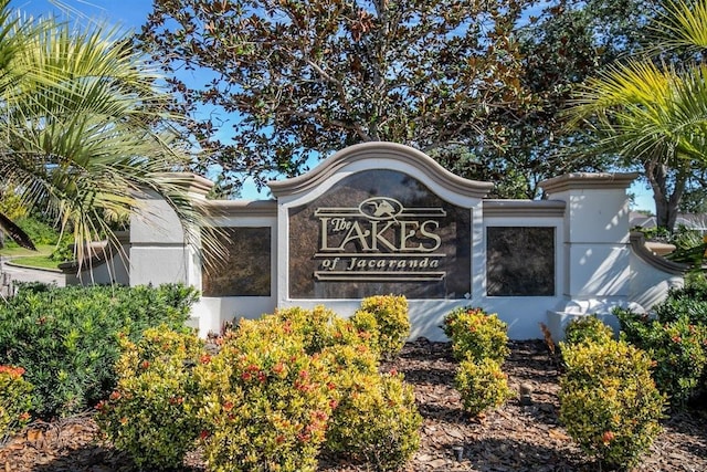 view of community / neighborhood sign