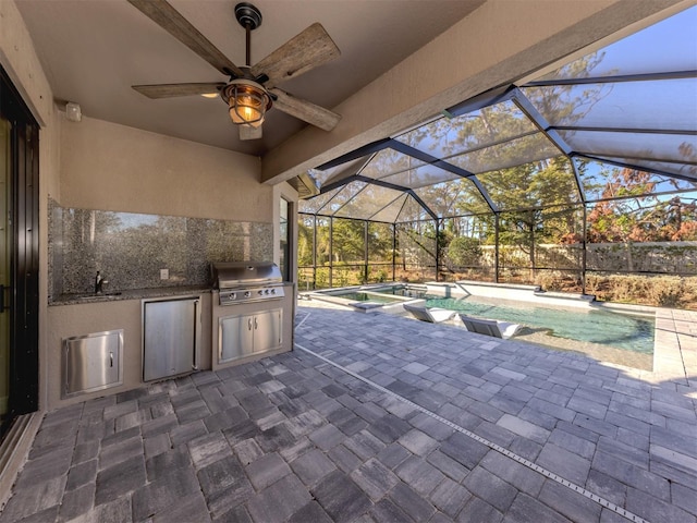 5733 Semolino St, Nokomis, FL 34275 - view of patio featuring a sink, a pool with connected hot tub, a ceiling fan, and glass enclosure