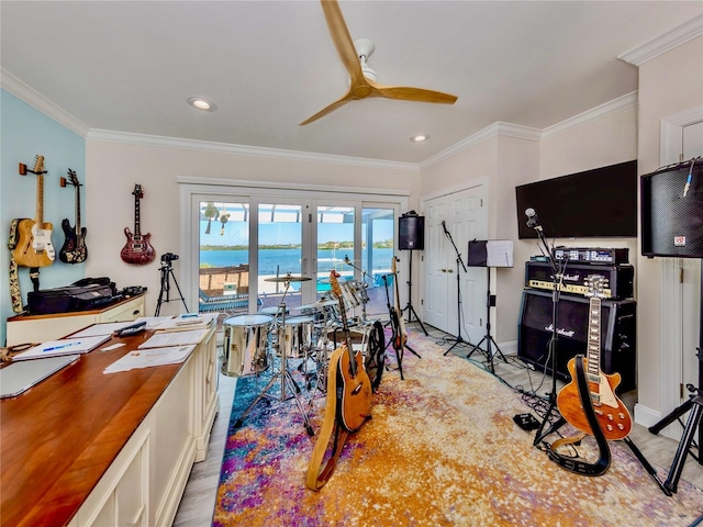 interior space with ceiling fan, light hardwood / wood-style flooring, and crown molding