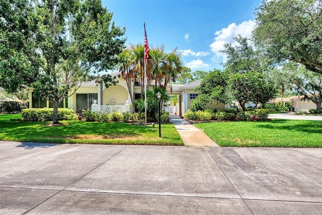 view of front of property with a front yard