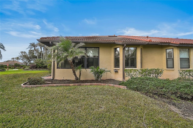 4575 Cancello Grande Ave, Venice, FL 34293 - back of property featuring a lawn
