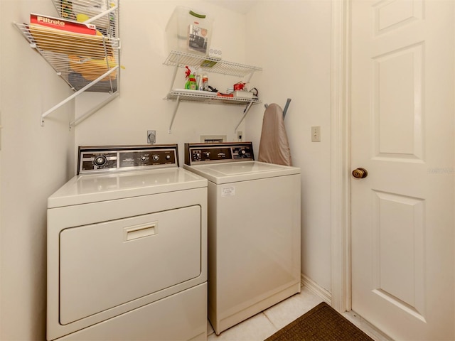 washroom featuring light tile patterned floors and washing machine and dryer