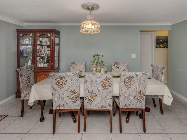 dining room featuring light tile patterned floors, crown molding, a textured ceiling, and an inviting chandelier