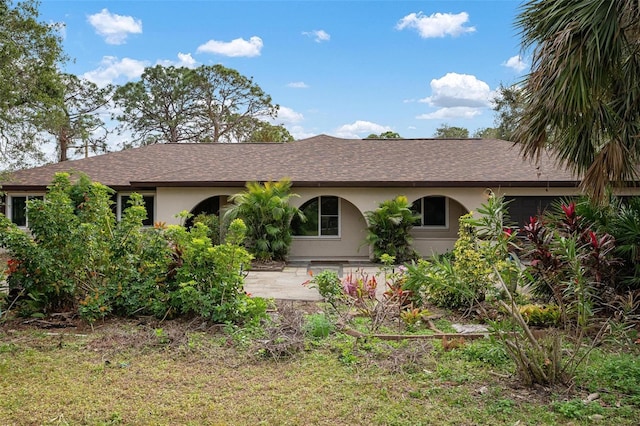 view of front of property featuring a patio area