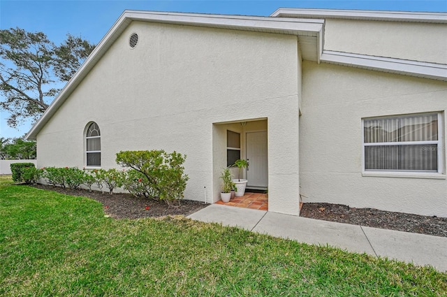 view of side of property featuring a yard