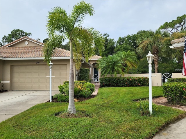 view of front facade featuring a garage and a front yard