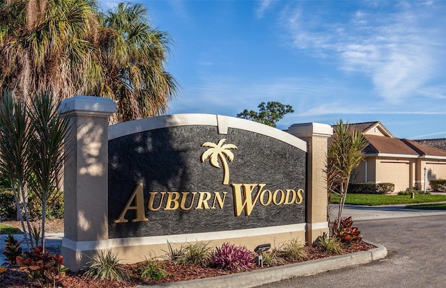 view of community / neighborhood sign