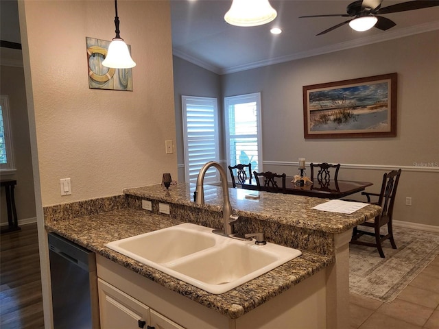 201 Auburn Woods Cir, Venice, FL 34292 - kitchen featuring dishwasher, a ceiling fan, ornamental molding, decorative light fixtures, and a peninsula