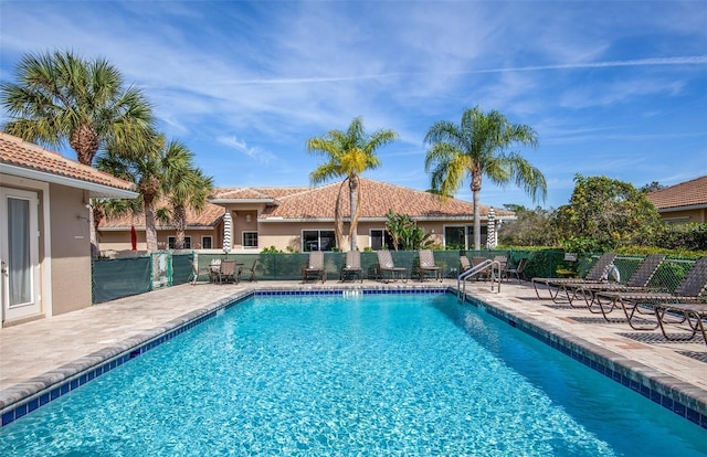 201 Auburn Woods Cir, Venice, FL 34292 - community pool with a patio area