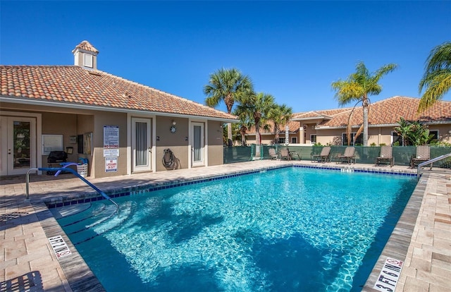 201 Auburn Woods Cir, Venice, FL 34292 - community pool with a patio