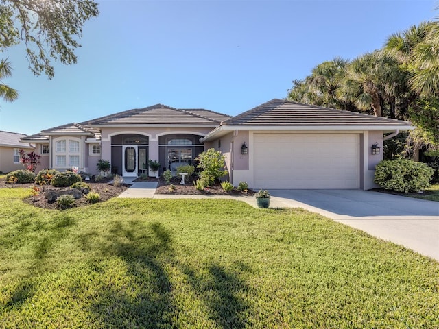 view of front facade featuring a front lawn and a garage