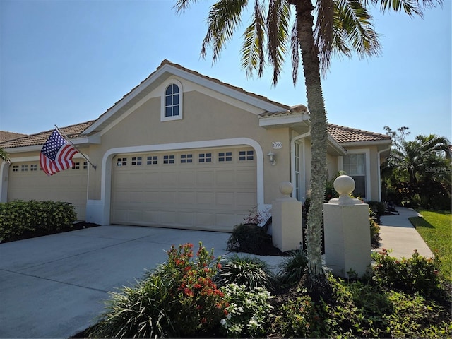 view of front facade featuring a garage