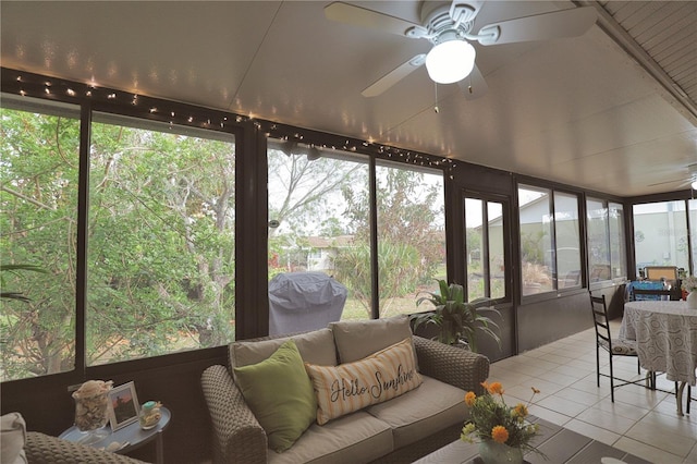 sunroom / solarium with ceiling fan