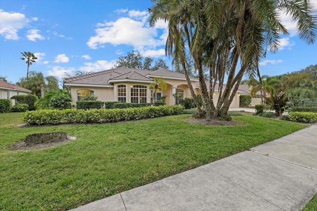 view of front facade featuring a front yard