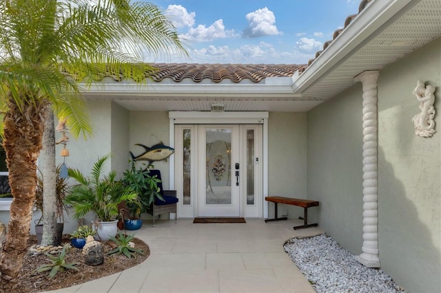 entrance to property featuring a patio