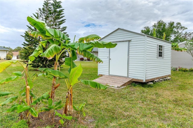 view of outdoor structure featuring a yard