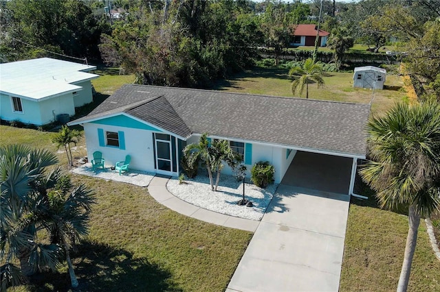 view of front of house with a carport and a front yard