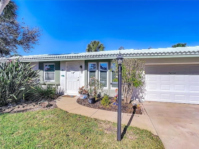 single story home featuring a garage