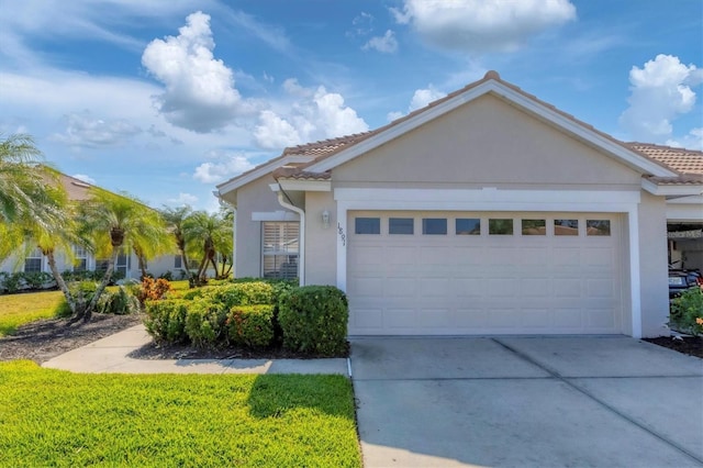 view of front facade featuring a garage