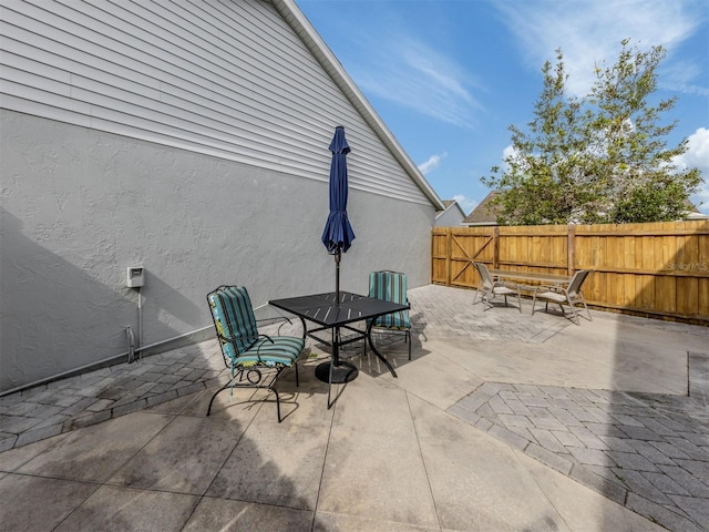 view of patio with an outdoor fire pit