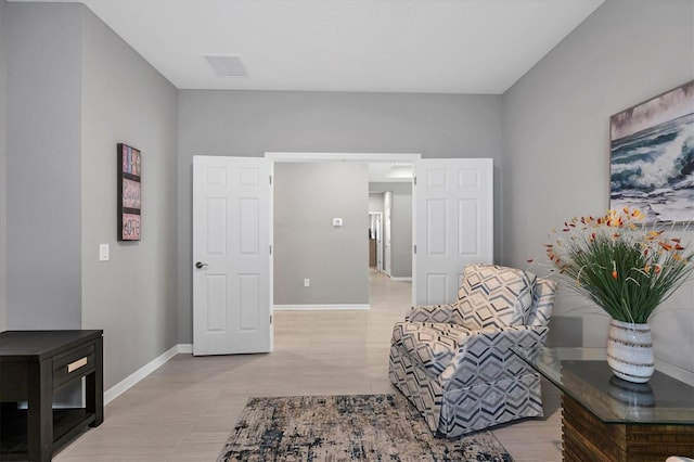 living area featuring visible vents and baseboards