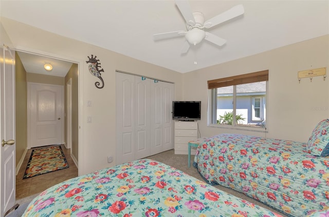 bedroom featuring ceiling fan, light carpet, and a closet