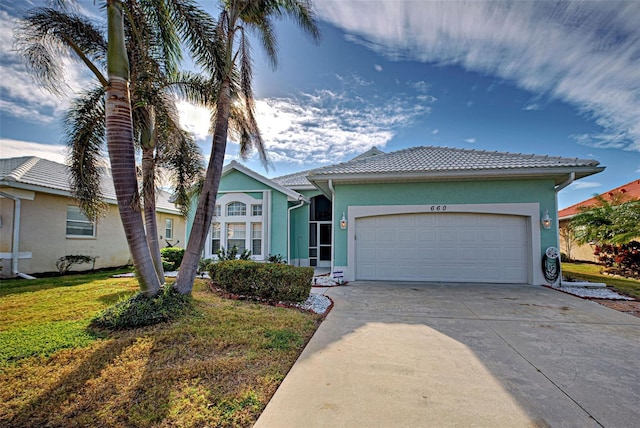 view of front facade featuring a garage and a front yard