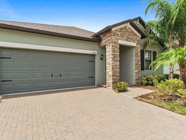 view of front facade featuring a garage