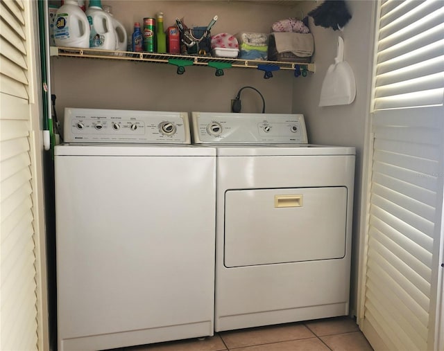 laundry area featuring light tile patterned floors and washing machine and dryer