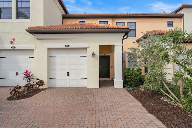 view of front facade with a garage