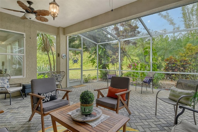 sunroom with ceiling fan