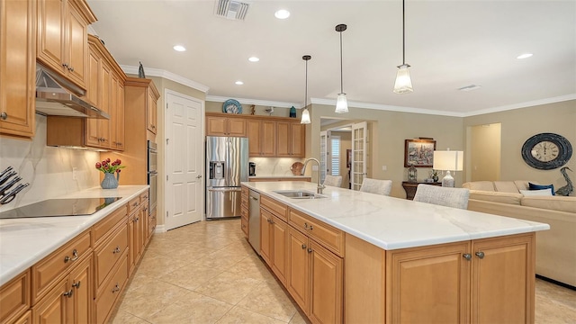 kitchen with sink, crown molding, appliances with stainless steel finishes, a kitchen island with sink, and hanging light fixtures