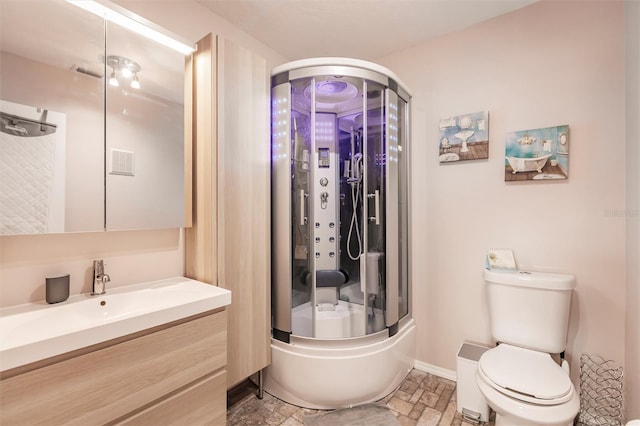 full bathroom with enclosed tub / shower combo, toilet, and vanity