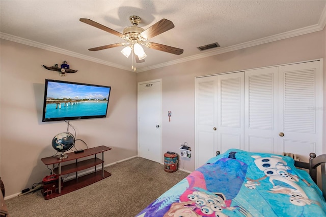 bedroom featuring ceiling fan, carpet flooring, crown molding, and a closet