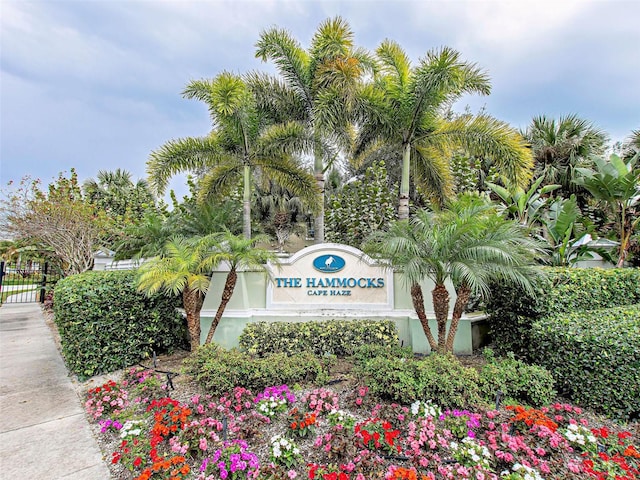 view of community / neighborhood sign