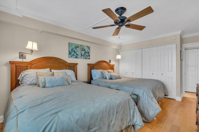 bedroom featuring crown molding, ceiling fan, and light hardwood / wood-style floors