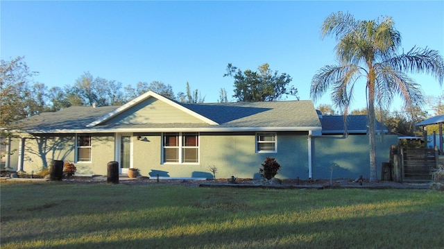 ranch-style home featuring a front lawn