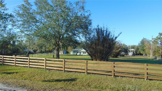 view of yard featuring a rural view