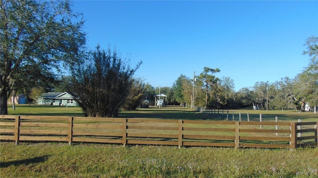 view of yard featuring a rural view