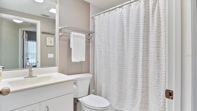 full bathroom with toilet, vanity, and shower / tub combo with curtain