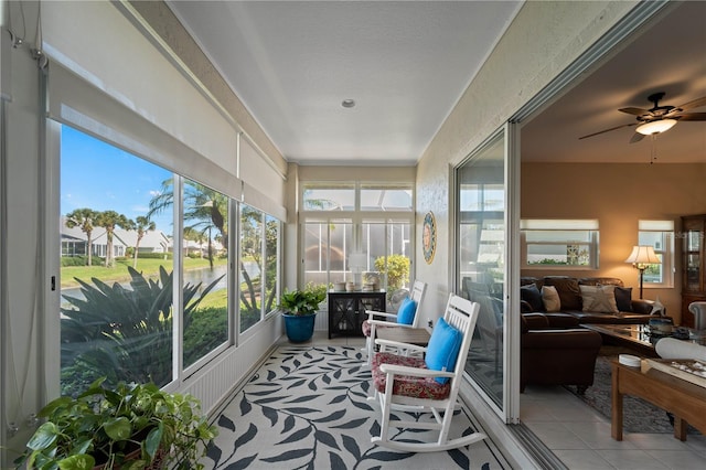 sunroom with ceiling fan