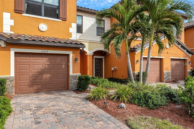 view of front facade with a garage