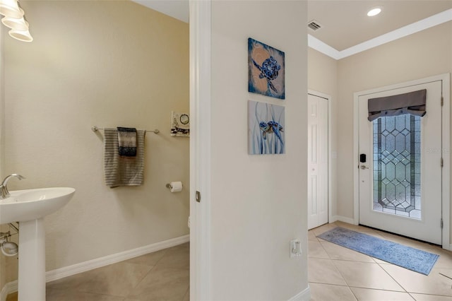 foyer entrance with sink and light tile patterned floors